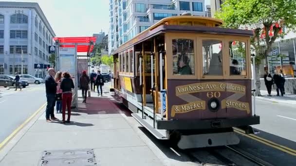 Cable car in San Francisco, California, USA. - Materiaali, video