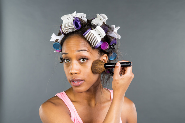Black Model Applying Makeup - Valokuva, kuva