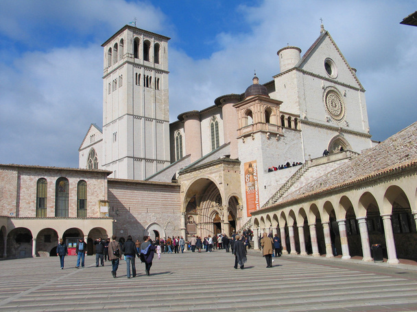 Assis, Basilique Saint-Franciscaine
 - Photo, image
