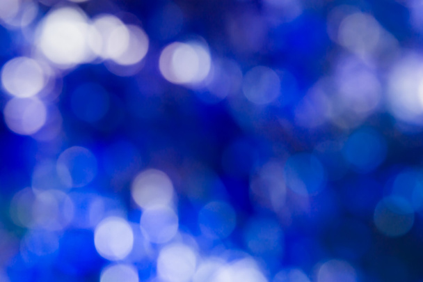 verschwommenes Licht Bokeh auf blauem Hintergrund - Foto, Bild