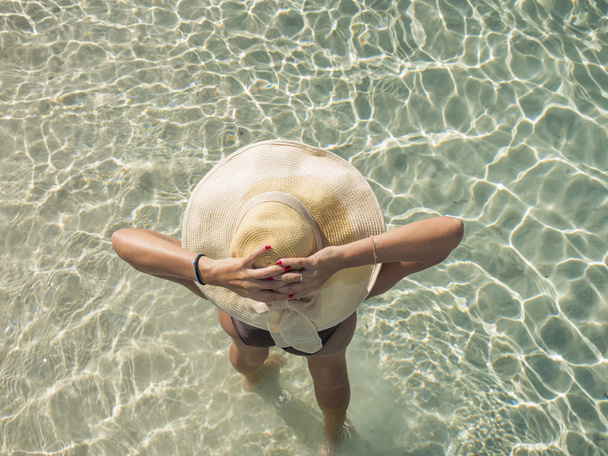 Summer vacation woman on beach - Fotografie, Obrázek