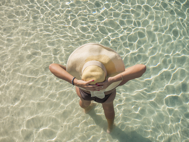 Summer vacation woman on beach - Zdjęcie, obraz