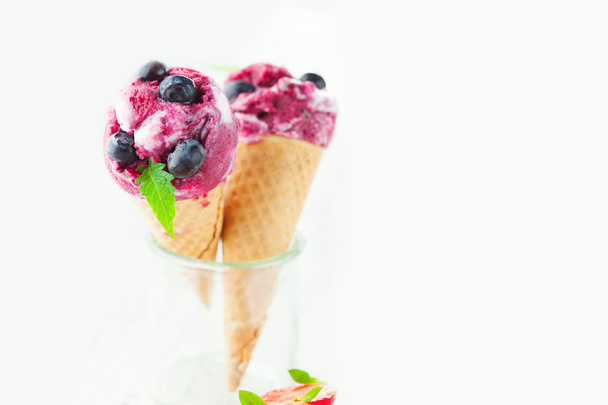 παγωτό με φρούτα - Φωτογραφία, εικόνα