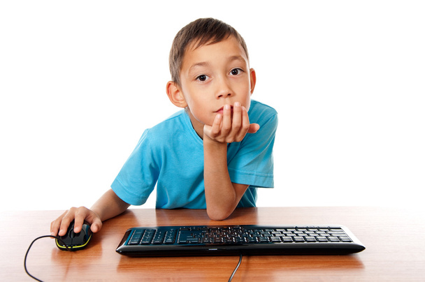 Boy sitting in front of computer - Foto, afbeelding