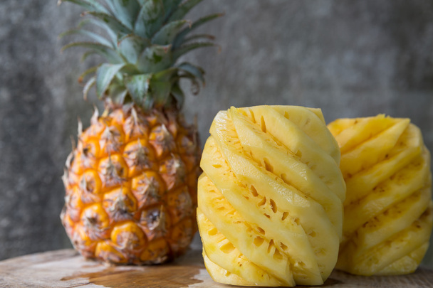 Ananas pelati freschi
 - Foto, immagini