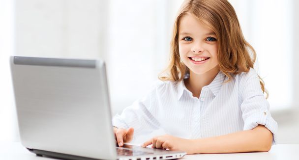 girl with laptop pc at school - Zdjęcie, obraz