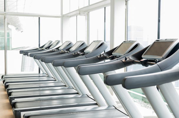 treadmills in gym - Фото, изображение
