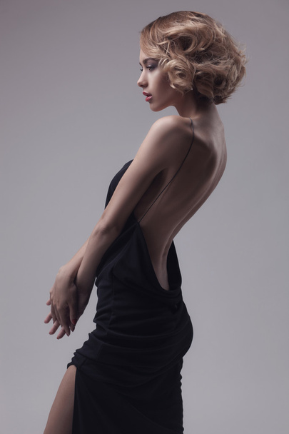 beautiful woman model posing in elegant dress - Fotoğraf, Görsel