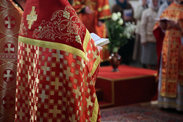 Kirkon ortodoksinen pappi
 - Valokuva, kuva