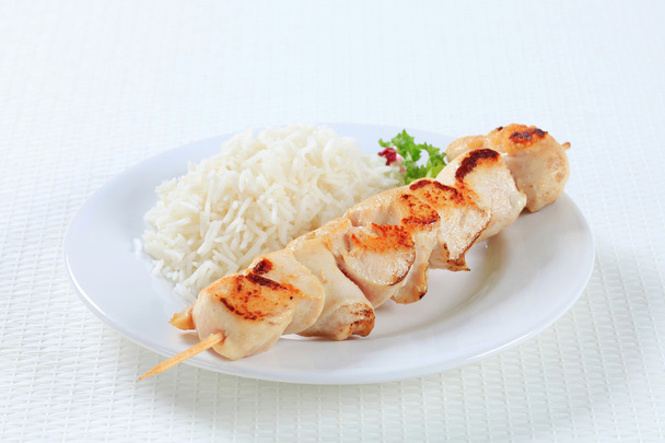 espeto de frango com arroz
 - Foto, Imagem