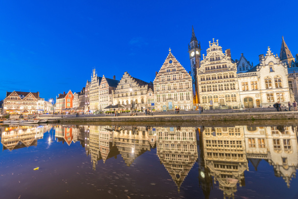 Středověké město Gent podél kanálu, Belgie - Fotografie, Obrázek