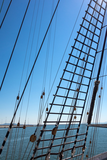 Scala di corda marina a nave pirata
 - Foto, immagini