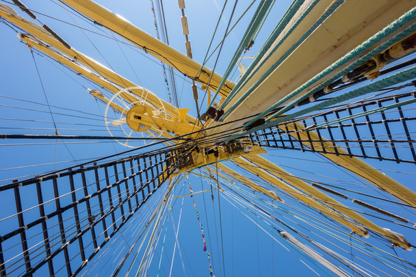 Échelle de corde marine au bateau pirate
 - Photo, image