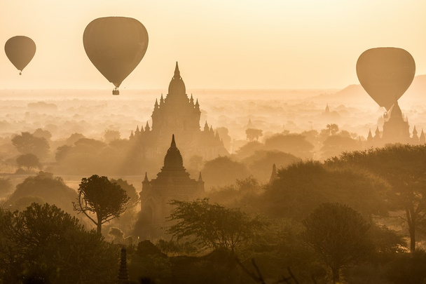 Balloons and pagodas in Bagan - Photo, Image
