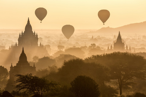Balloons and pagodas in Bagan - Photo, Image