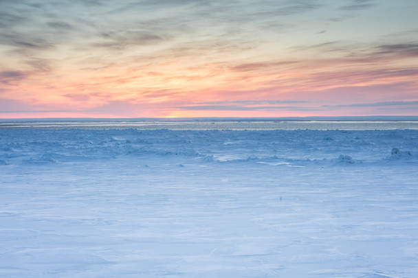 восход солнца над льдом
 - Фото, изображение