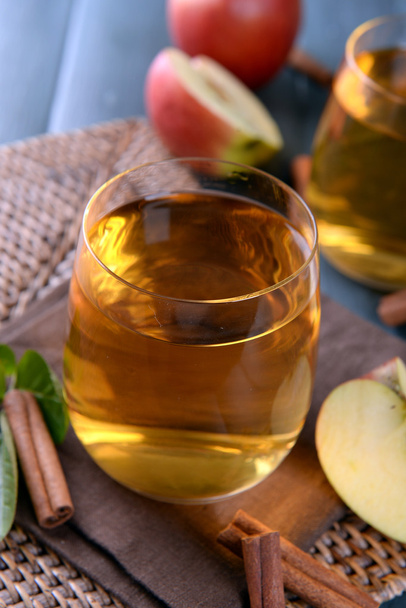 Glasse of apple juice - Foto, imagen