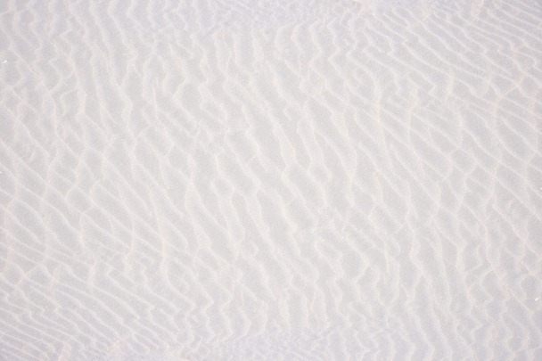 Nahaufnahme des Sandmusters eines Strandes im Sommer - Foto, Bild