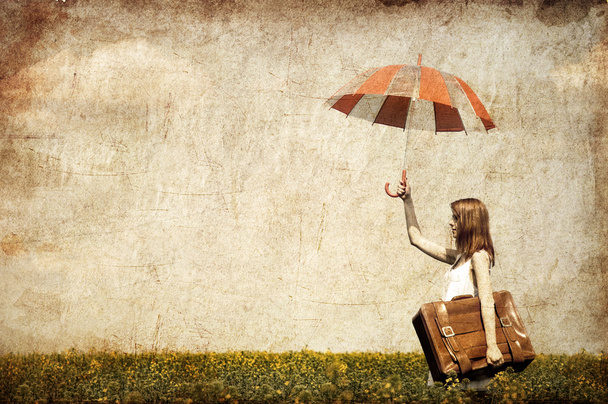 Руда феєрія з парасолькою і валізою
 - Фото, зображення