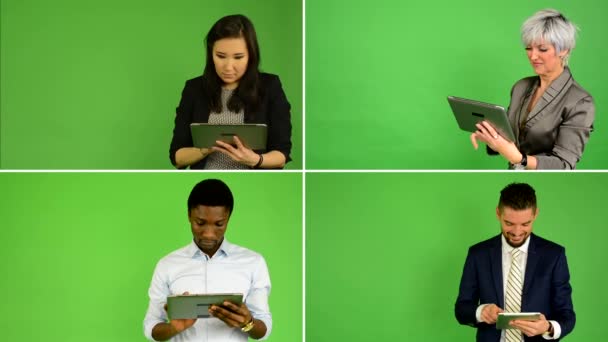 4k derleme (montaj) - insanlar tablet (beyaz kadın ve erkek, asyalı kadın, siyah adam) - yeşil ekran stüdyo üzerinde çalışmak - Video, Çekim