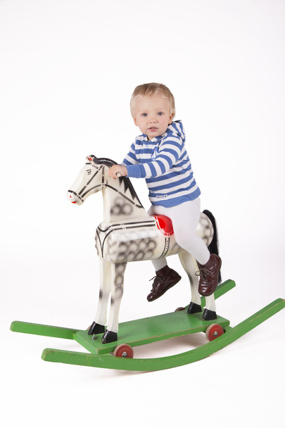 Chlapec a dřevěný Houpací kůň - Fotografie, Obrázek