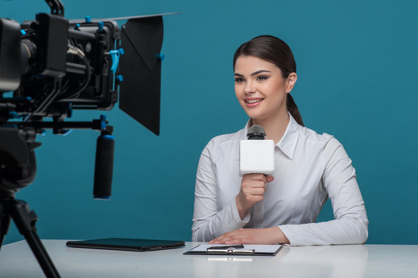 Beautiful girl tv newscaster with pretty smile reports - Fotoğraf, Görsel