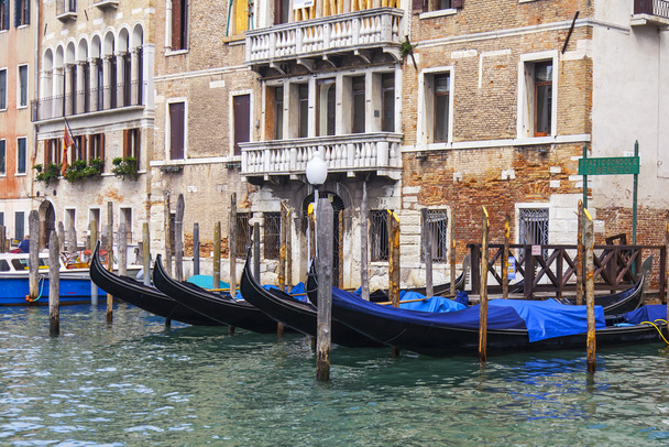 VENICE, ITALY - on APRIL 30, 2015. An architectural complex of ancient buildings on the bank of the Grand channel (Canal Grande). Gondolas at pier. The grand channel is the main transport artery of Venice and its most known channel - Foto, Imagem