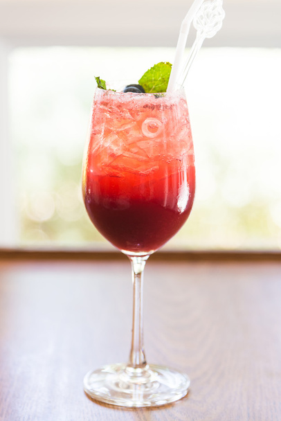 Cocktail de baga vermelha
 - Foto, Imagem