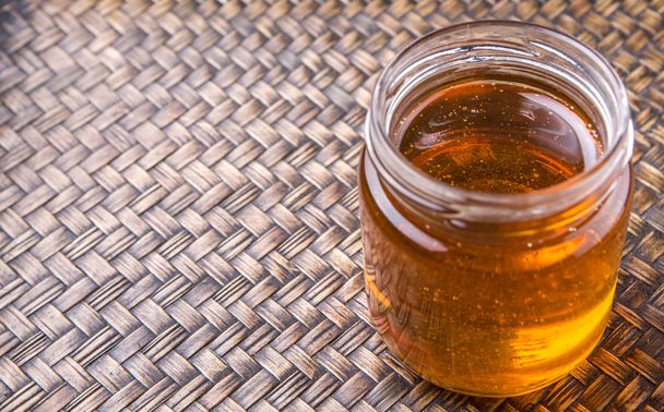 Honey In Mason Jar - 写真・画像