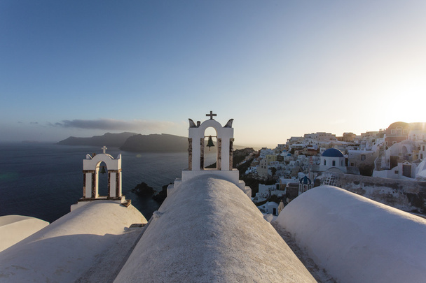 White Greek Orthodox churches in Oia (Ia) Santorini (Thera) - The Cyclades - Greece - Europe - Foto, Bild