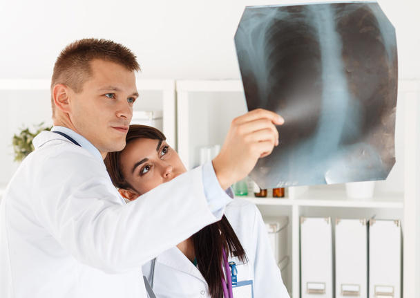 Radiologista ou traumatologista conceito médico
 - Foto, Imagem