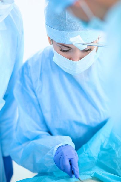 Squadra di chirurgia in sala operatoria - Foto, immagini