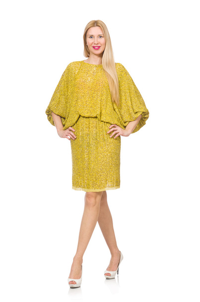 Vrij hoog vrouw in gele jurk - Foto, afbeelding