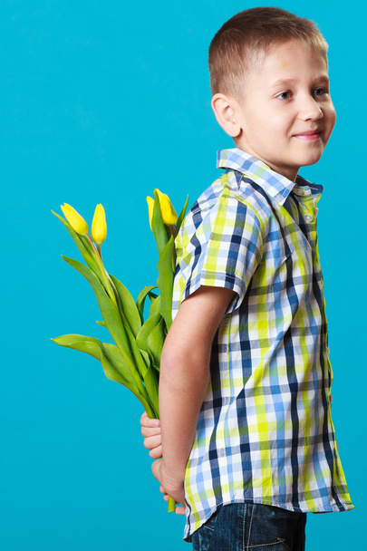 Boy hiding bouquet - Zdjęcie, obraz