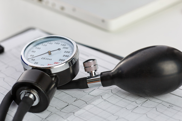 medidor de pressão arterial
 - Foto, Imagem
