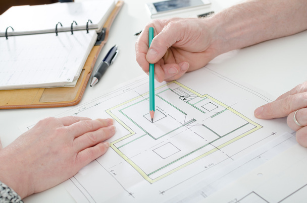 Architect showing house plans - Foto, Bild