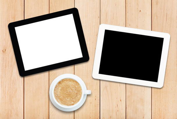 Kaksi tablettia PC ja kahvi puinen pöytä
 - Valokuva, kuva