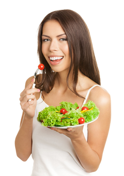 Mujer joven comiendo ensalada vegetariana con tomates cherry, aislado
 - Foto, imagen