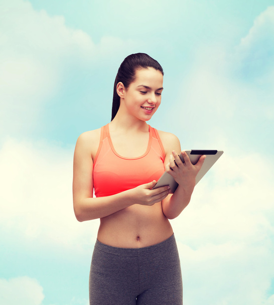 sporty woman with tablet pc computer - Foto, imagen