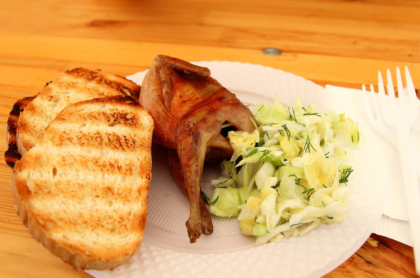 Serve quail with salad and toast - Foto, Imagem