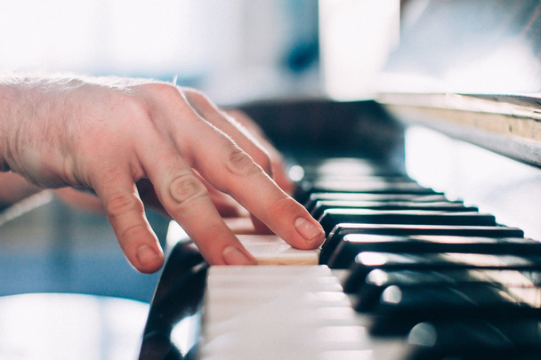 Hands of a piano player - Foto, immagini