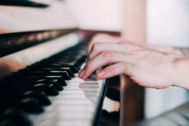 Hands of a piano player - Foto, immagini