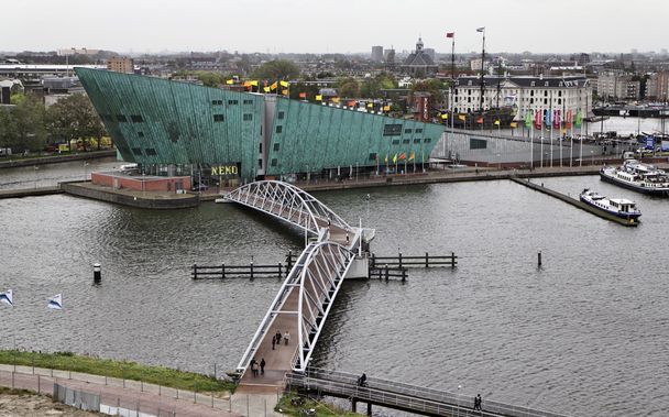 Hollande, Amsterdam, vue panoramique du musée Nemo
 - Photo, image