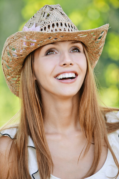 Retrato hermoso sombrero de mujer joven
 - Foto, Imagen