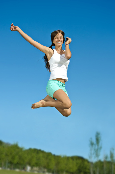mooi meisje springen - Foto, afbeelding