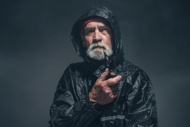 Dalgın yaşlı adam - Fotoğraf, Görsel