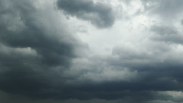 Σκούρα σύννεφα καταιγίδας - Πλάνα, βίντεο