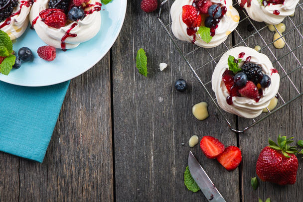 Homemade pavlova meringue with summer fresh berries - Photo, Image