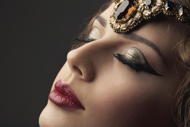 beautiful eyelashes and red lips - Foto, afbeelding
