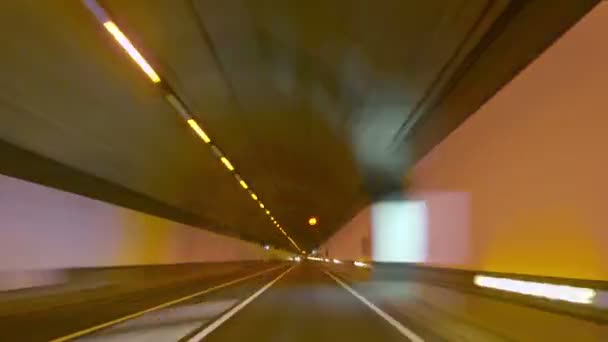 Snelweg Tunnel Rage Camera auto bij hoge snelheid - Video